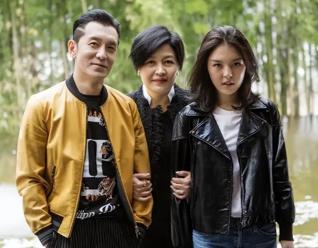 李咏妻子哈文改嫁没?哈文和谁结婚了改嫁的丈夫是谁现状如何?