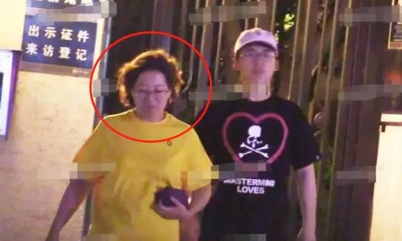 郭麒麟的亲娘是谁生母现状,胡中惠在日本做什么和郭麒麟还联系吗