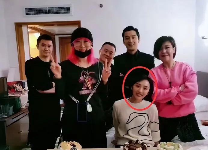 胡歌个人资料简介老婆黄曦宁个人简介照片,胡歌妻子黄曦宁婚纱照