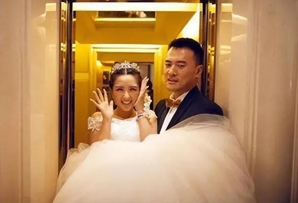 何洁结几次婚有几个宝宝现任老公刁磊干嘛的?和赫子铭为啥离的婚