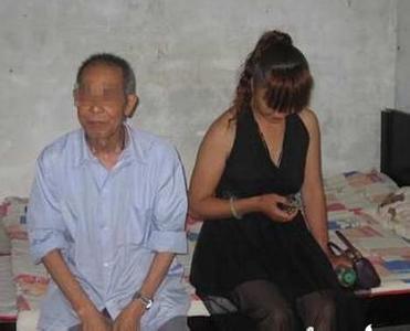 伊朗83岁老人娶20多岁妻子喜得子,90多岁老人娶18岁少女想续弦