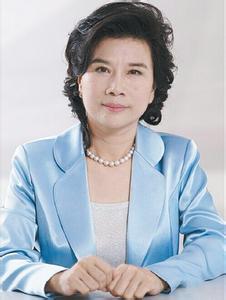 格力董事长董明珠的简历年薪身价多少,董明珠年轻时候的照片霸气