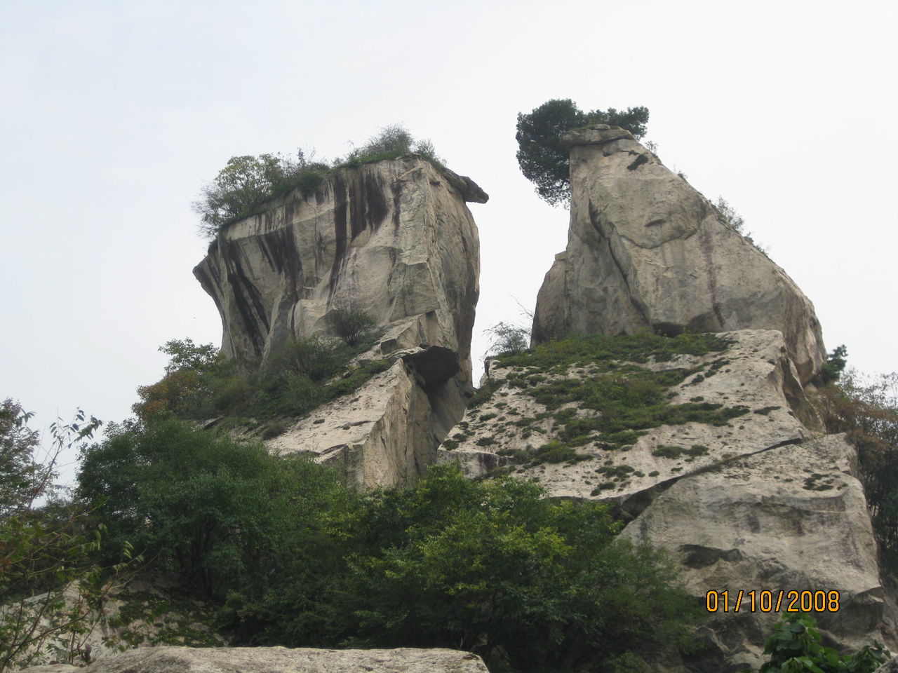 终南山美女隐士全国图,终南山隐士生活实拍,83岁终南山女茅棚隐士