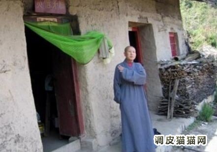 终南山美女隐士全国图,终南山隐士生活实拍,83岁终南山女茅棚隐士