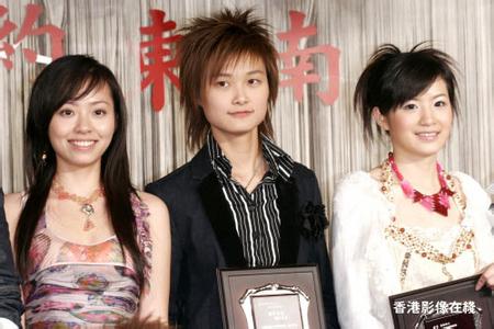 李宇春真他妈恶心人怎么回事?李宇春和张靓颖谁有钱财力比一比