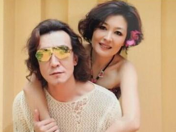 李咏和老婆哈文谁年龄大,哈文与李咏的豪宅内