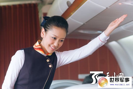 导读: 空姐指的是航空飞机上从事为旅客服务的人员,也叫做航空乘务。飞机客舱服务是民航运输服务的重要组成部分,它直接反映了航空公司的服务质量。在激烈的航空市场竞争中,直接为旅客服务的空姐的形象和工作态度,对航空公司占领市场,赢得更多的回头客起着至关重要的作用。有关于空姐的负面新闻也不在少数,像这种服务行业难免长得漂亮的很被人家吃豆腐,还有就是他们工作压力也大有时候也需要适当的释放,我们来看看一些网友问的相关问题,空姐乘客随便上吗,小孩在飞机上强玩空姐,三万英尺上空姐被乘客玩?