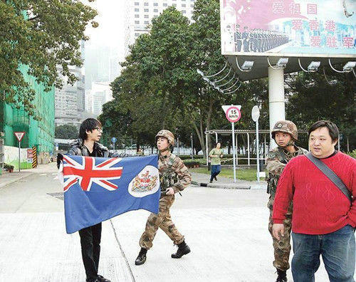 港独分子遭香港人扇脸,香港大叔暴打港独分子