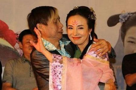 邓建国前几任妻子照片,干露露现在怎么不出来了和邓建国什么关系
