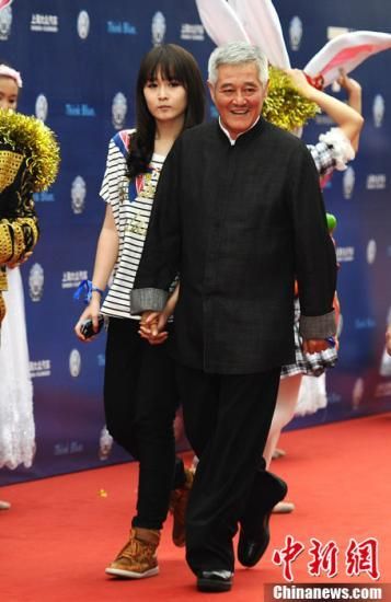 李咏老婆是春晚导演吗 哈文和赵本山不和系谣言不要再传了