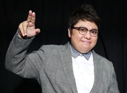 管彤与韩红是什么关系怎么传起了绯闻 韩红和管彤婚纱照怎么回事