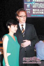 袁立与陆毅激情戏视频果然刺激,袁立走红毯透视装凸显身材