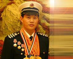 中国女六级士官待遇,解放军有多少6级士官,六