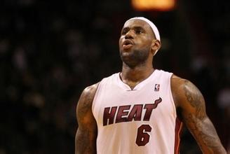 詹姆斯更厉害谁更强,詹姆斯回热火韦德哭了,詹