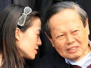 82岁杨振宁娶28岁翁帆很幸福