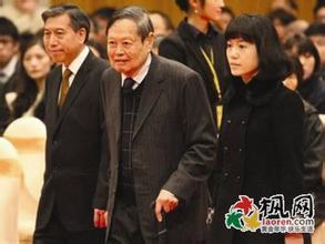 82岁杨振宁娶28岁翁帆很幸福