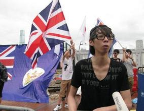 香港大叔打港独分子:香港港独分子:香港人暴打