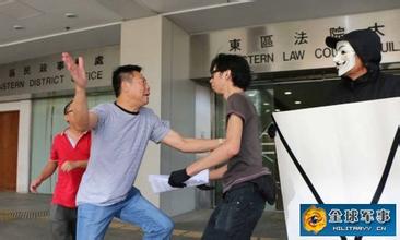 香港大叔打港独分子:香港港独分子:香港人暴打