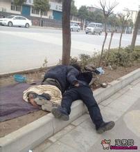男子强x路边乞丐女图,年轻女醉酒路边被乞丐,史