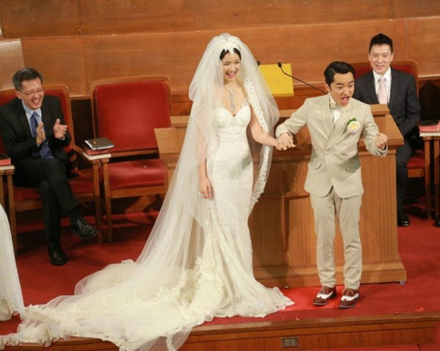 李亚男王祖蓝婚纱照怎么认识的,李亚男个人资料家庭背景