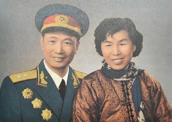 张震将军有几个子女?张震子女简历照片近况 张