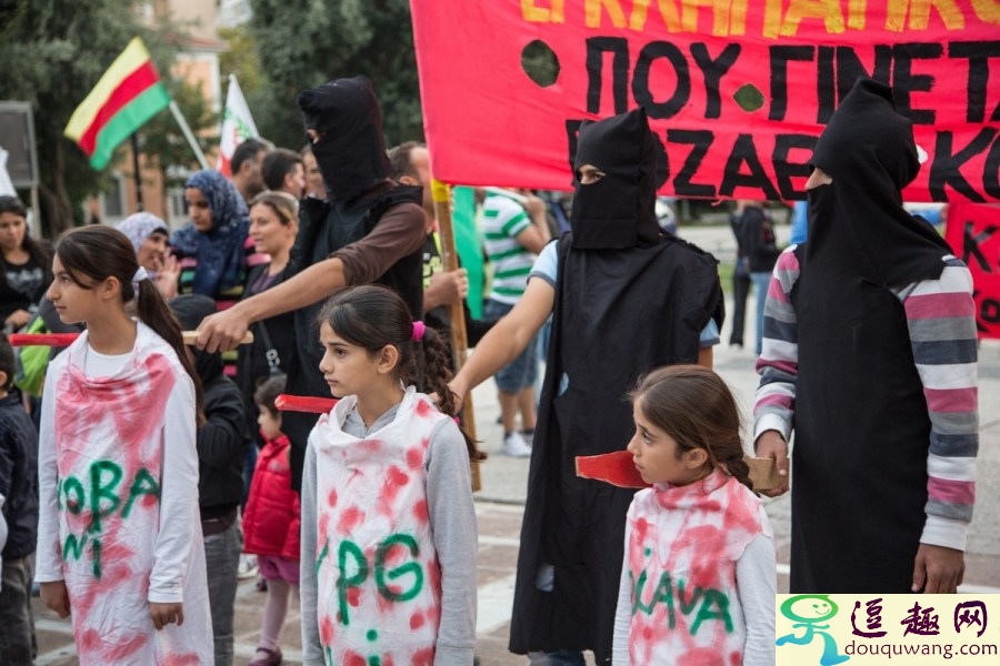 伊斯兰国最残忍杀女人照片视频 伊斯兰国将少