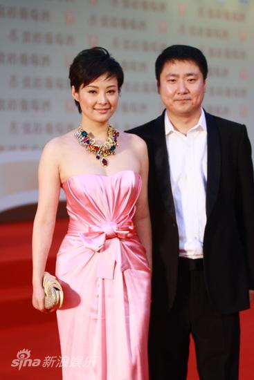  袁立 被谁玩过?袁立为什么被封杀?  袁立炮轰 七