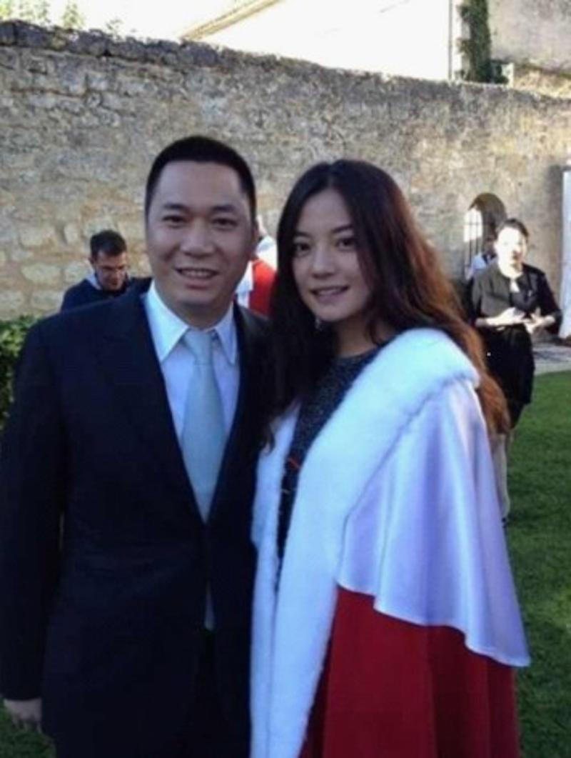 赵薇跟范冰冰谁更有钱 赵薇炒股一天赚多少钱