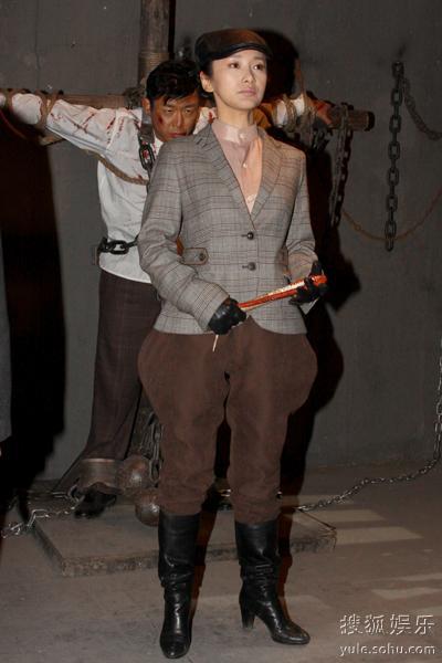 女特务审男犯人手段 女特务折磨男犯人 女特务