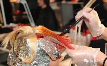 海娜粉染发致癌曝光,海娜粉染发调制方法缺点