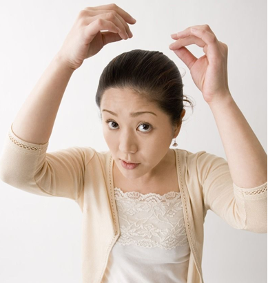 白头发多是什么原因怎么治吃什么能变黑 白头