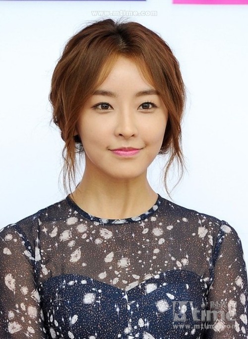 郑柔美整容前后对比男友是张峻宁吗 郑柔美个