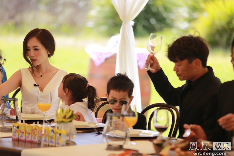 王宝强离婚儿子抚养权为什么归美国判 王宝强