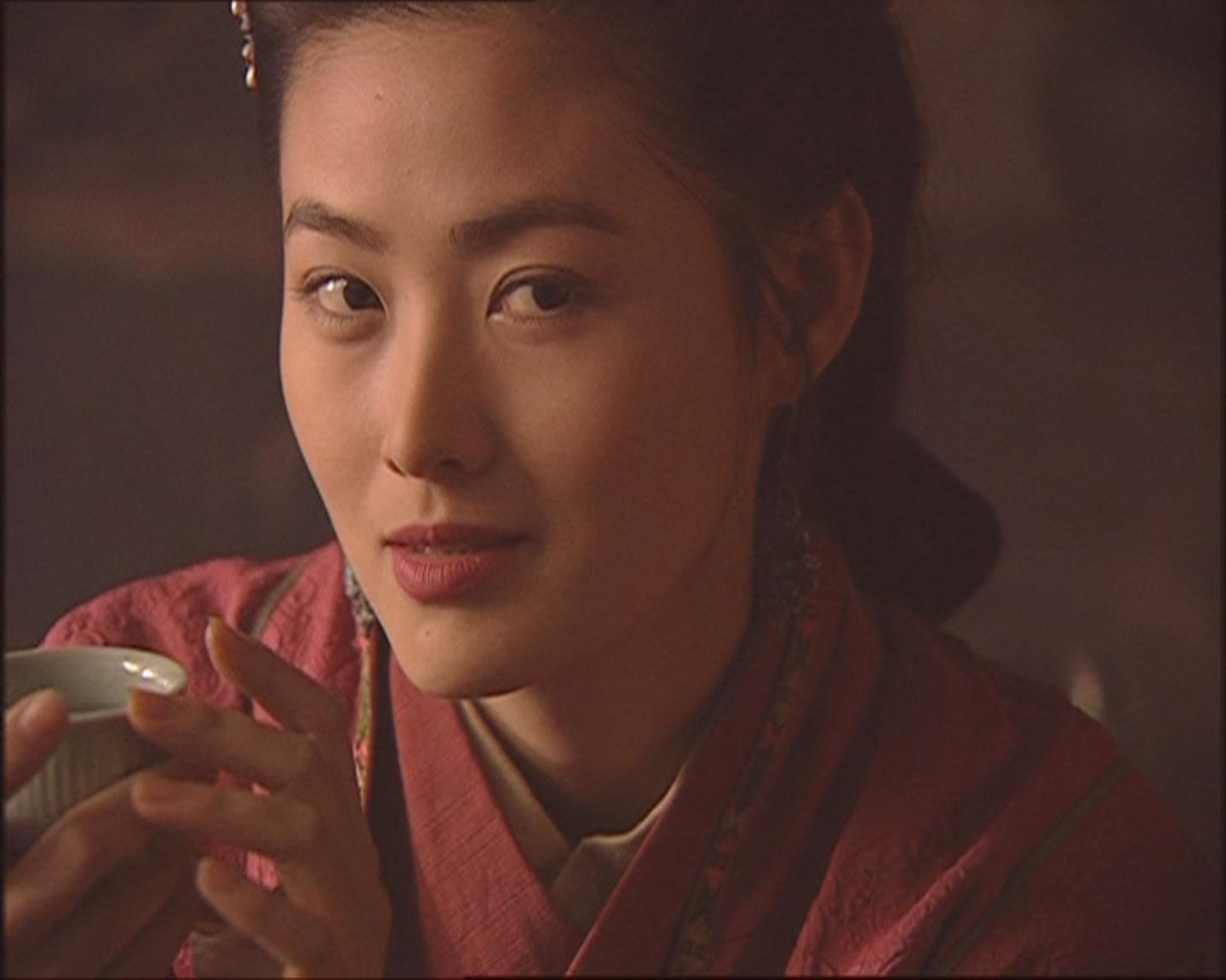 王思懿脸浮肿吓人是发福还是整容失败图 王思懿老公是谁家庭背景(2)_168看看网