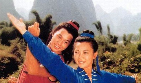 李连杰前妻黄秋燕再婚近照似大妈 李连杰为什么跟黄秋燕离婚原因