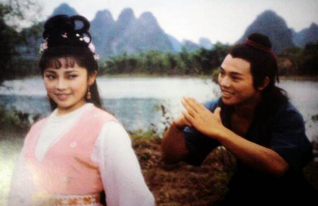 李连杰前妻黄秋燕再婚近照似大妈 李连杰为什么跟黄秋燕离婚原因
