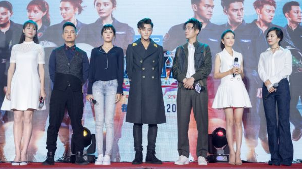 杨幂男子汉卸妆后素颜丑照曝光 杨幂与佟丽娅的关系不和是真的吗