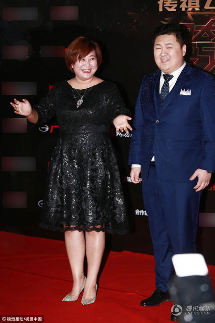 贾玲回应与男友当街亲吻说了啥贾玲男友是谁为什么亲密拥吻内幕真