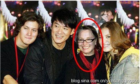 周华健帅气混血儿子周厚安曝光 周华健妻子康粹兰照片个人资料