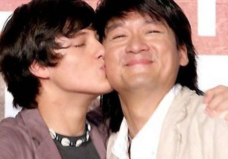 周华健帅气混血儿子周厚安曝光 周华健妻子康粹兰照片个人资料