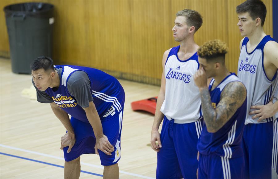 易建联遭湖人裁员主动要求离队,NBA再度失利阿联重返CBA广东男篮