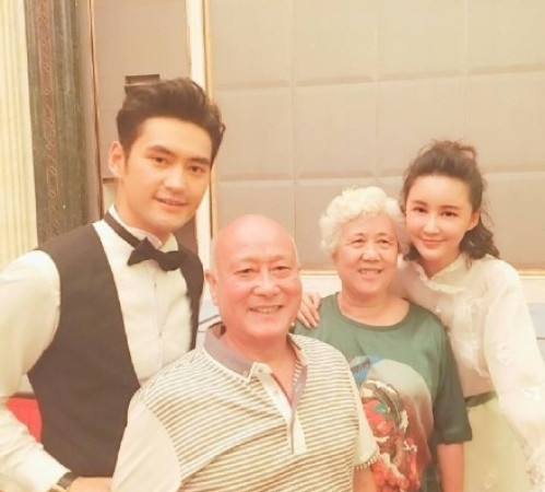 张歆艺下巴玻尿酸打多了是假的吗 张歆艺整容