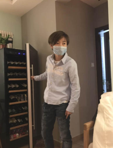 2016年许飞现在近况现状,超女沦为服务员餐厅