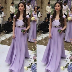伴娘刘亦菲抢镜婚礼现场照,刘亦菲张靓颖关系怎么样为什么这么好