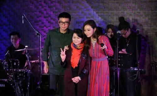 张靓颖妈妈再次炮轰冯轲和解是假的 冯轲欺骗威胁张靓颖妈妈真相