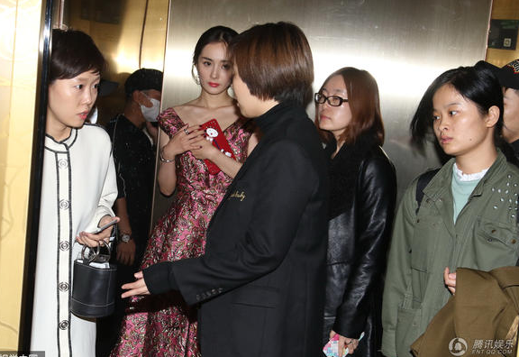 杨幂黑脸遮胸防走光现场曝光回应刘恺威出轨两人离婚了吗真相揭秘