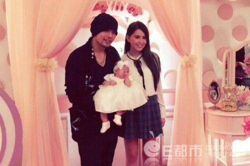 小周周会叫爸爸啦周杰伦女儿多大了中文名叫什么首晒正脸照曝光