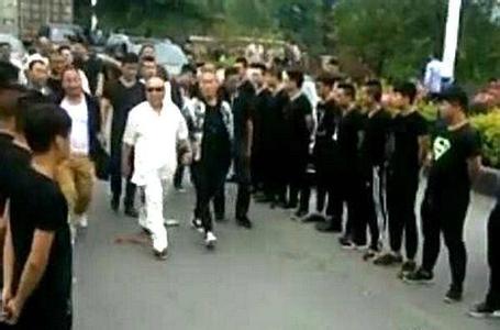 山西高调出狱黑社会老大程幼泽受审视频 山西