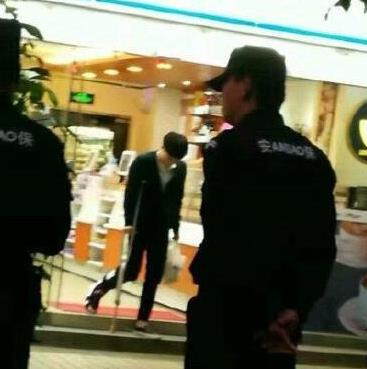 张艺兴被保安赶走现场视频图,exo张艺兴为什么暗恋喜欢唐嫣原因
