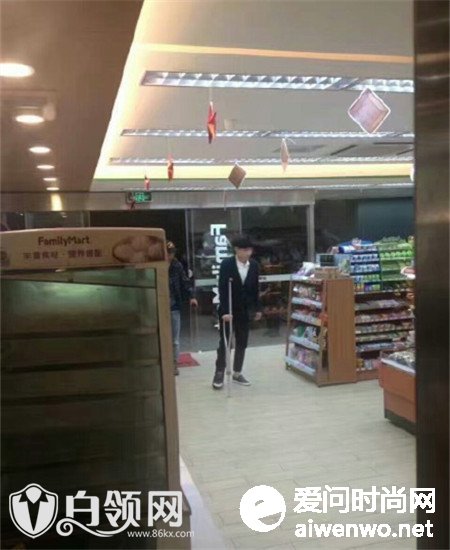 张艺兴被保安赶走现场视频图,exo张艺兴为什么暗恋喜欢唐嫣原因